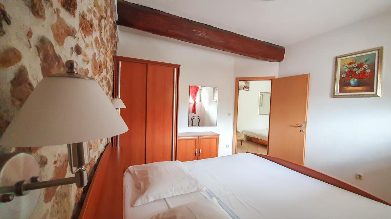 Apartments Obala Бол Екстер'єр фото