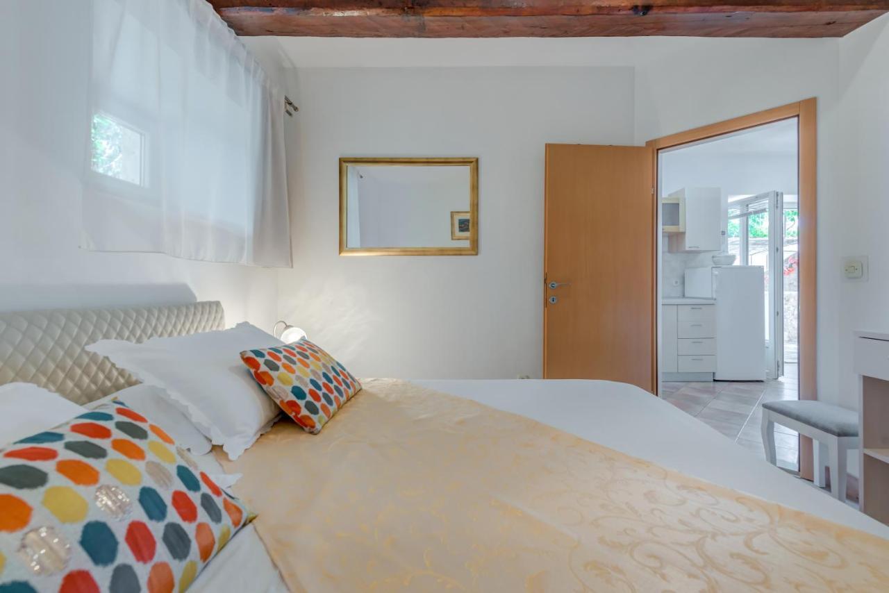 Apartments Obala Бол Екстер'єр фото