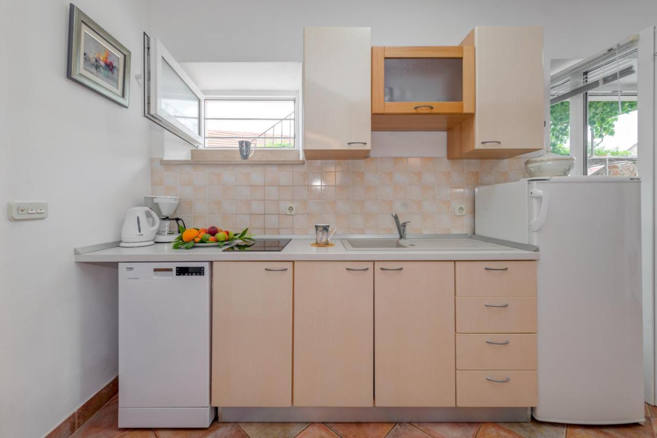 Apartments Obala Бол Екстер'єр фото