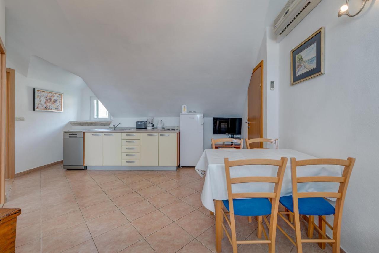 Apartments Obala Бол Екстер'єр фото