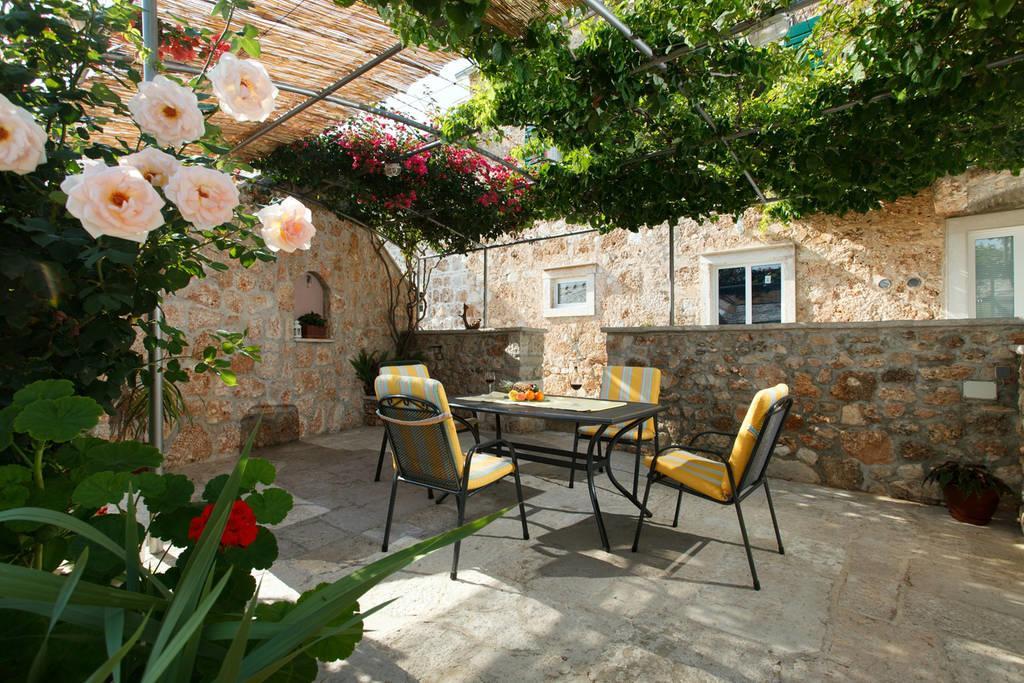 Apartments Obala Бол Екстер'єр фото
