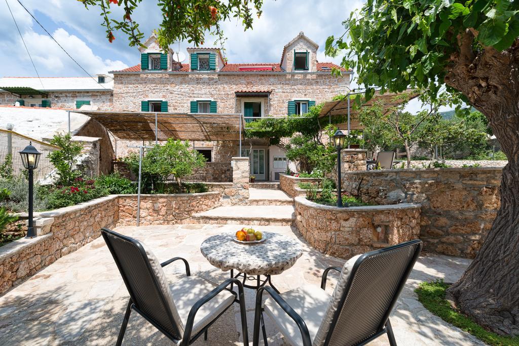 Apartments Obala Бол Екстер'єр фото
