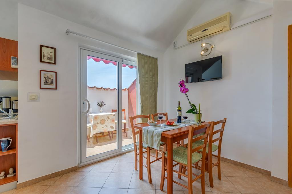 Apartments Obala Бол Екстер'єр фото