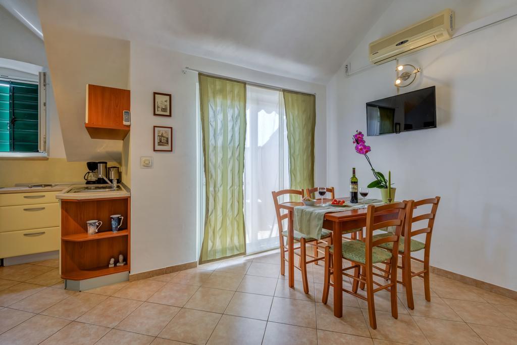 Apartments Obala Бол Екстер'єр фото
