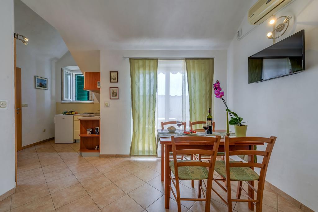 Apartments Obala Бол Екстер'єр фото