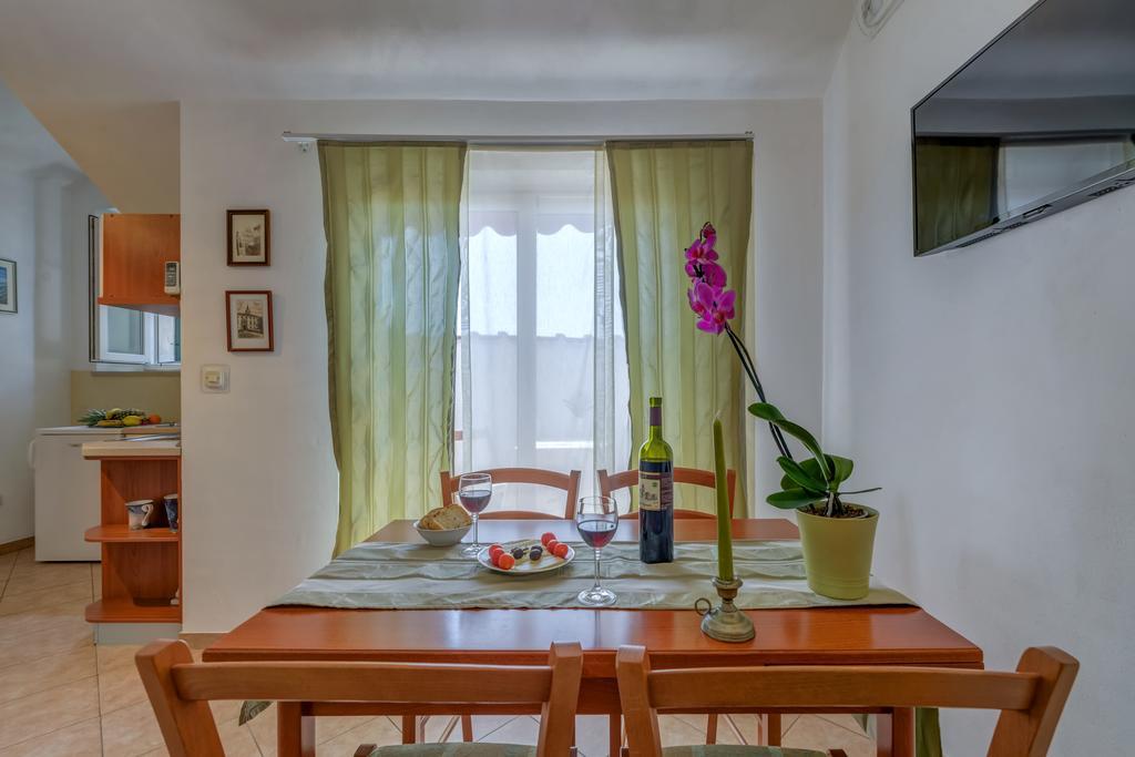 Apartments Obala Бол Екстер'єр фото