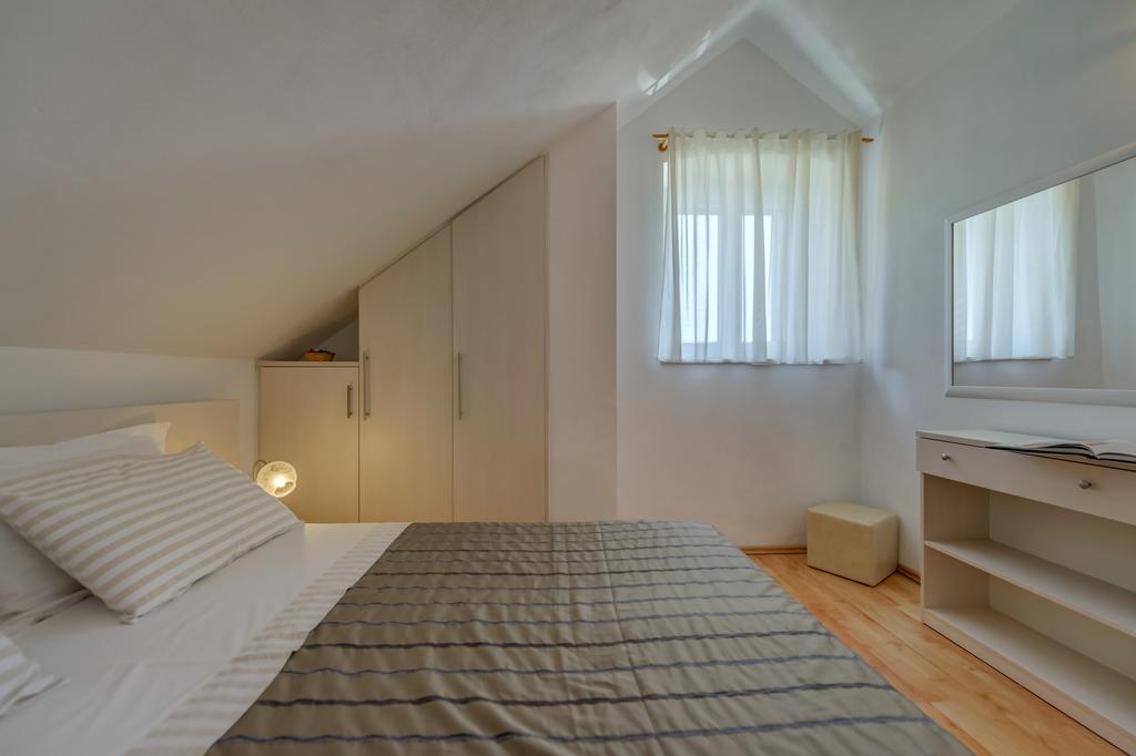 Apartments Obala Бол Екстер'єр фото
